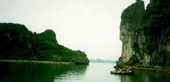 halong1.jpg (39163 bytes)